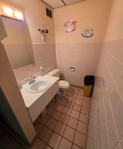 10540 W Cermak Road 2, Westchester, IL 60154