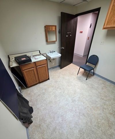 10540 W Cermak Road 2, Westchester, IL 60154