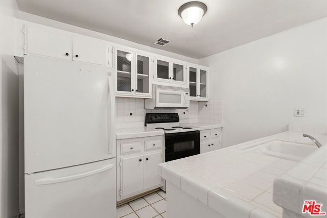 5414 Newcastle Avenue 19, Los Angeles, CA 91316