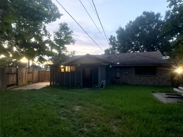 6135 Heatherbrook Drive, Houston, TX 77085
