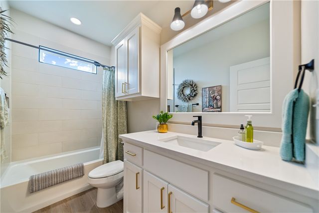 101 Webb St, Odem, TX 78370