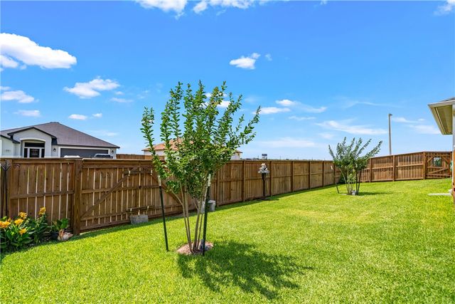 101 Webb St, Odem, TX 78370