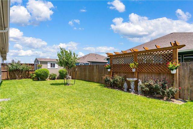 101 Webb St, Odem, TX 78370