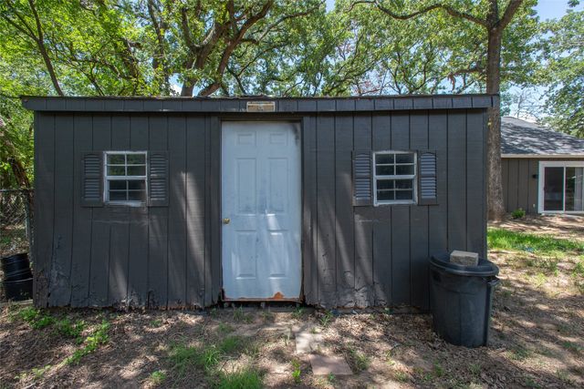 6120 Payne Road, Log Cabin, TX 75148