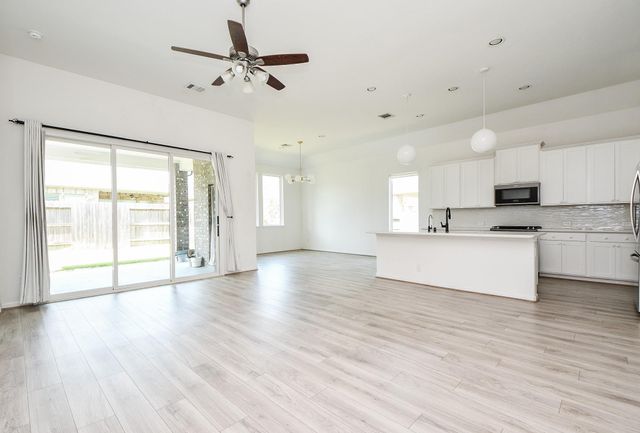 8215 Longear Lane, Rosenberg, TX 77469
