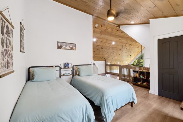 345 Deer Trail, Mineral Bluff, GA 30559