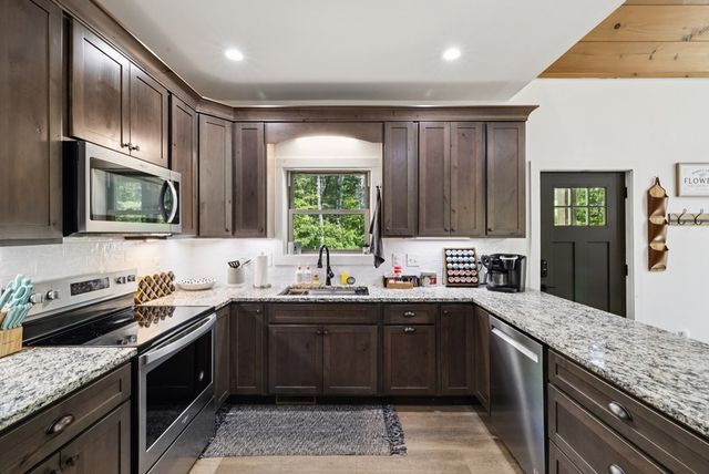 345 Deer Trail, Mineral Bluff, GA 30559