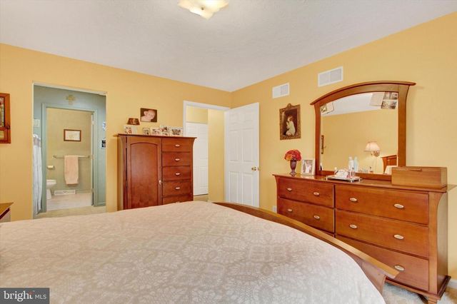 7 SUNSHINE AVE, Gettysburg, PA 17325