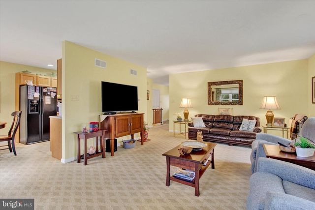 7 SUNSHINE AVE, Gettysburg, PA 17325