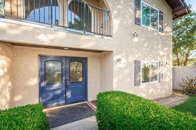 10381 Blue Light Ln, Auburn, CA 95603