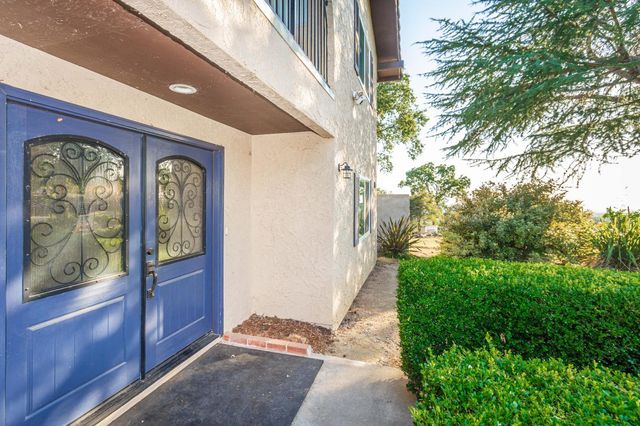 10381 Blue Light Ln, Auburn, CA 95603