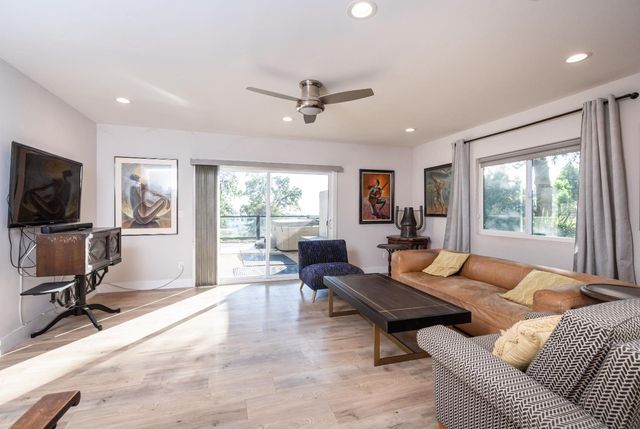 10381 Blue Light Ln, Auburn, CA 95603