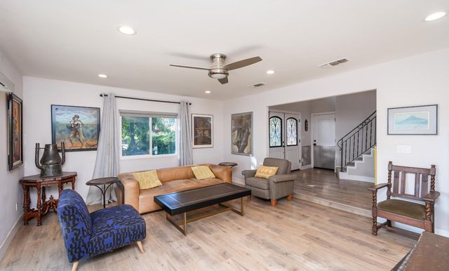 10381 Blue Light Ln, Auburn, CA 95603