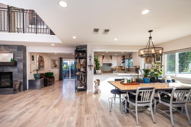 10381 Blue Light Ln, Auburn, CA 95603