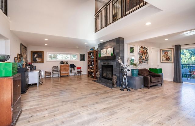 10381 Blue Light Ln, Auburn, CA 95603