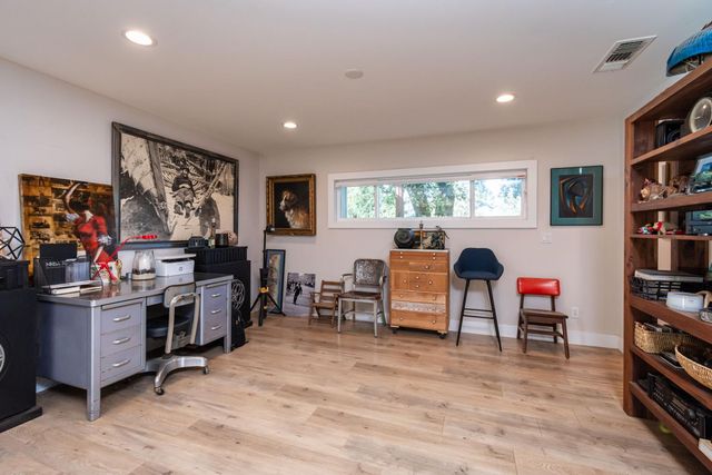 10381 Blue Light Ln, Auburn, CA 95603