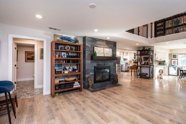 10381 Blue Light Ln, Auburn, CA 95603