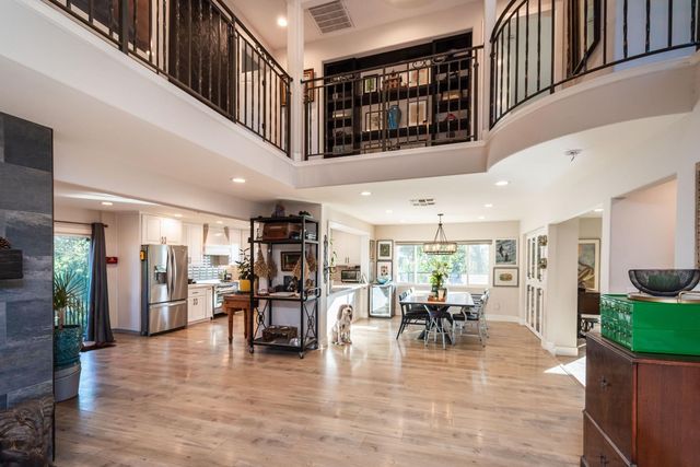 10381 Blue Light Ln, Auburn, CA 95603
