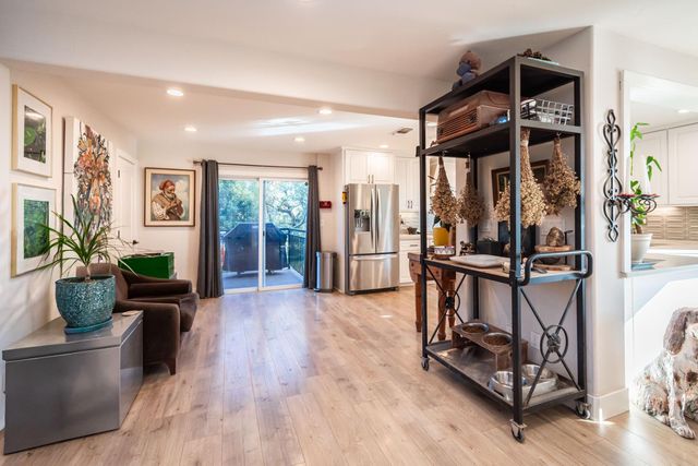 10381 Blue Light Ln, Auburn, CA 95603