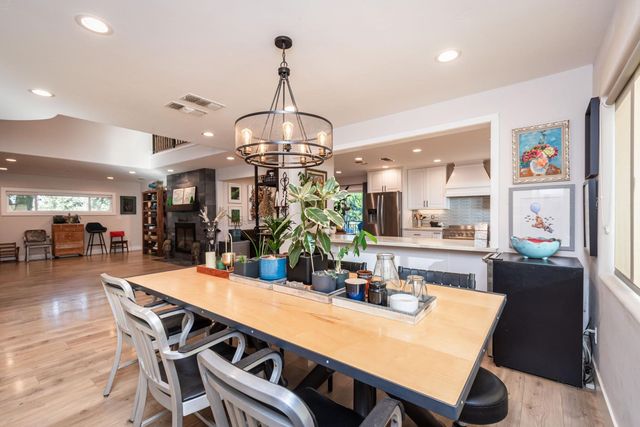 10381 Blue Light Ln, Auburn, CA 95603