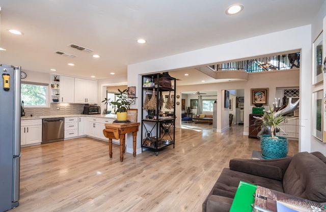 10381 Blue Light Ln, Auburn, CA 95603