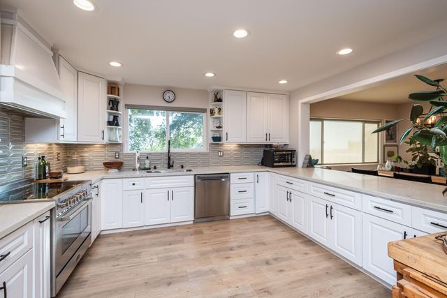 10381 Blue Light Ln, Auburn, CA 95603