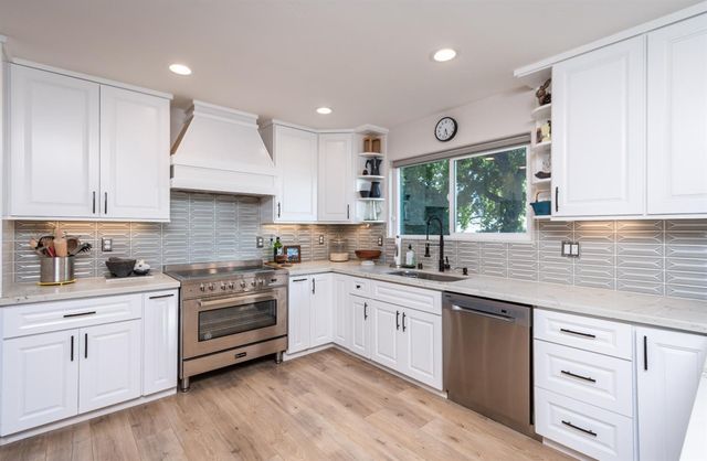 10381 Blue Light Ln, Auburn, CA 95603