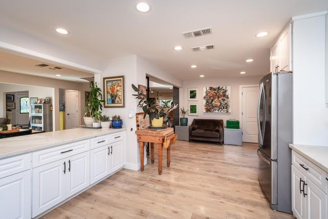 10381 Blue Light Ln, Auburn, CA 95603