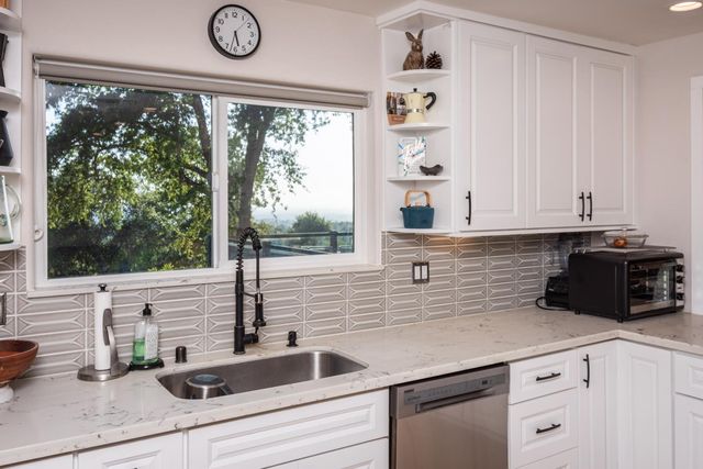 10381 Blue Light Ln, Auburn, CA 95603
