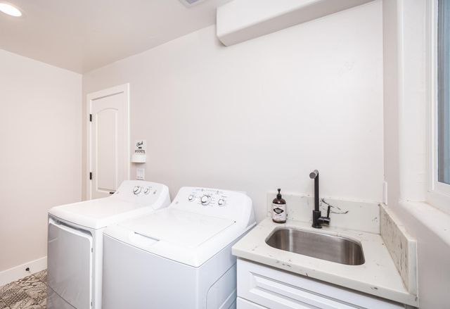 10381 Blue Light Ln, Auburn, CA 95603