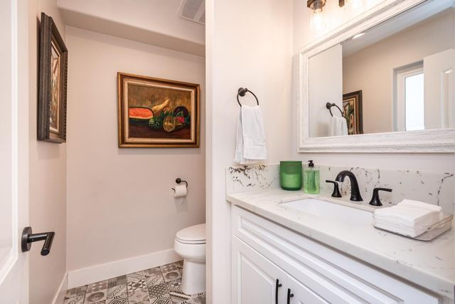 10381 Blue Light Ln, Auburn, CA 95603