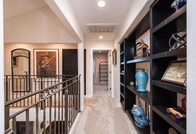 10381 Blue Light Ln, Auburn, CA 95603