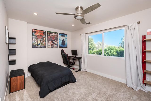 10381 Blue Light Ln, Auburn, CA 95603