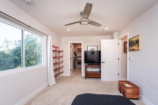 10381 Blue Light Ln, Auburn, CA 95603