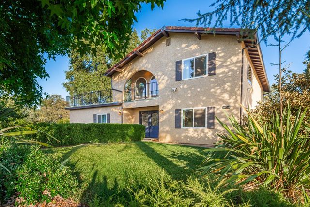 10381 Blue Light Ln, Auburn, CA 95603