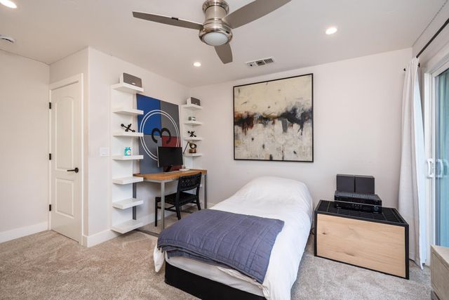 10381 Blue Light Ln, Auburn, CA 95603