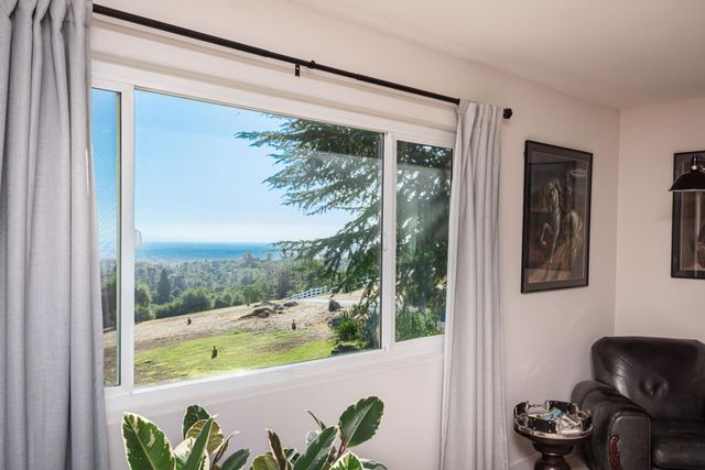 10381 Blue Light Ln, Auburn, CA 95603