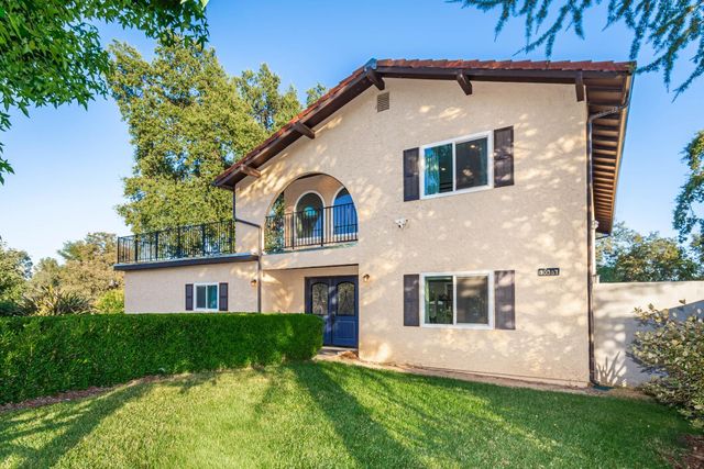 10381 Blue Light Ln, Auburn, CA 95603