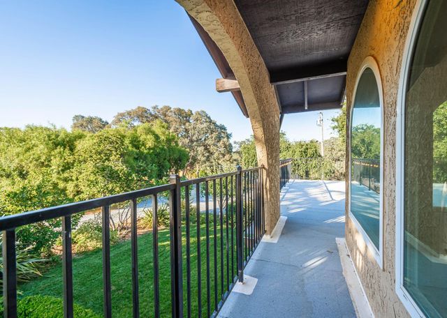 10381 Blue Light Ln, Auburn, CA 95603