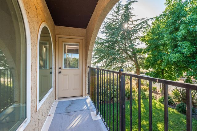 10381 Blue Light Ln, Auburn, CA 95603