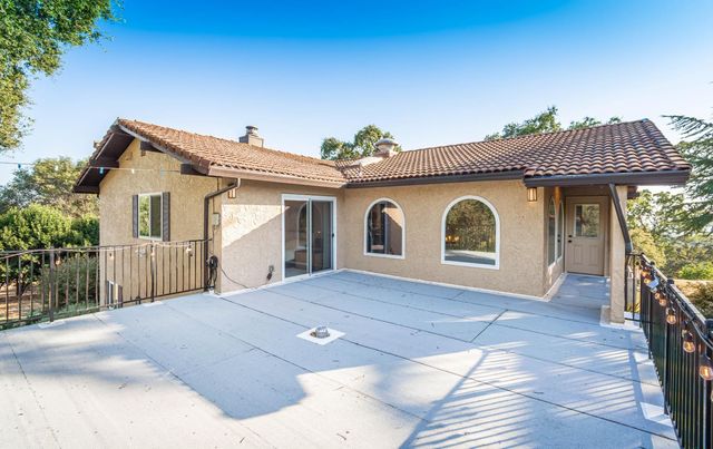10381 Blue Light Ln, Auburn, CA 95603