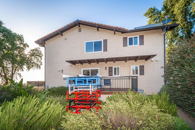 10381 Blue Light Ln, Auburn, CA 95603