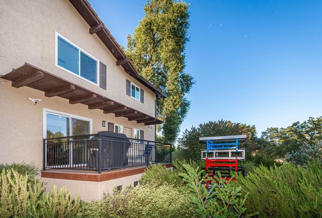 10381 Blue Light Ln, Auburn, CA 95603
