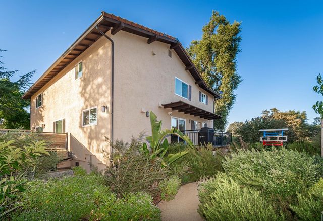 10381 Blue Light Ln, Auburn, CA 95603