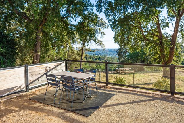 10381 Blue Light Ln, Auburn, CA 95603