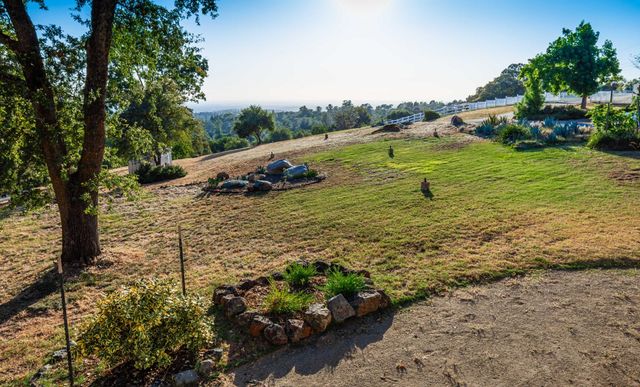 10381 Blue Light Ln, Auburn, CA 95603