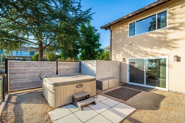 10381 Blue Light Ln, Auburn, CA 95603