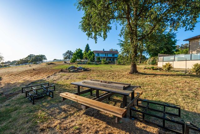 10381 Blue Light Ln, Auburn, CA 95603
