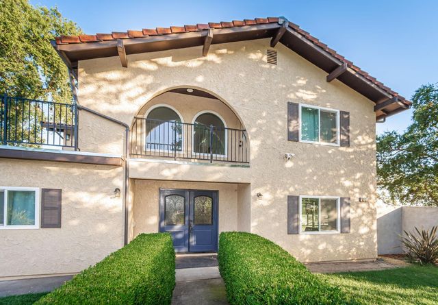 10381 Blue Light Ln, Auburn, CA 95603