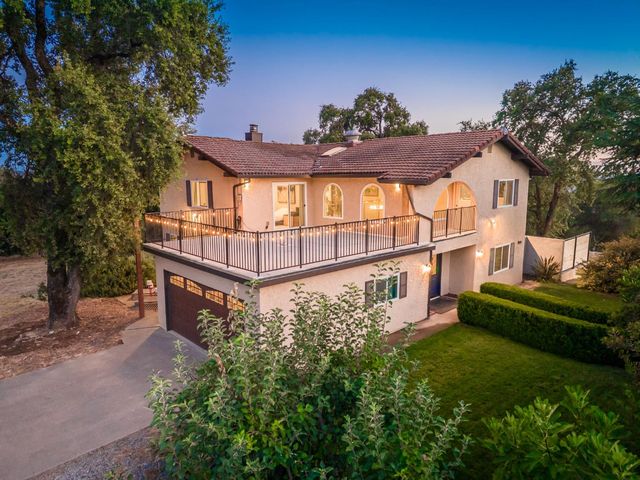 10381 Blue Light Ln, Auburn, CA 95603